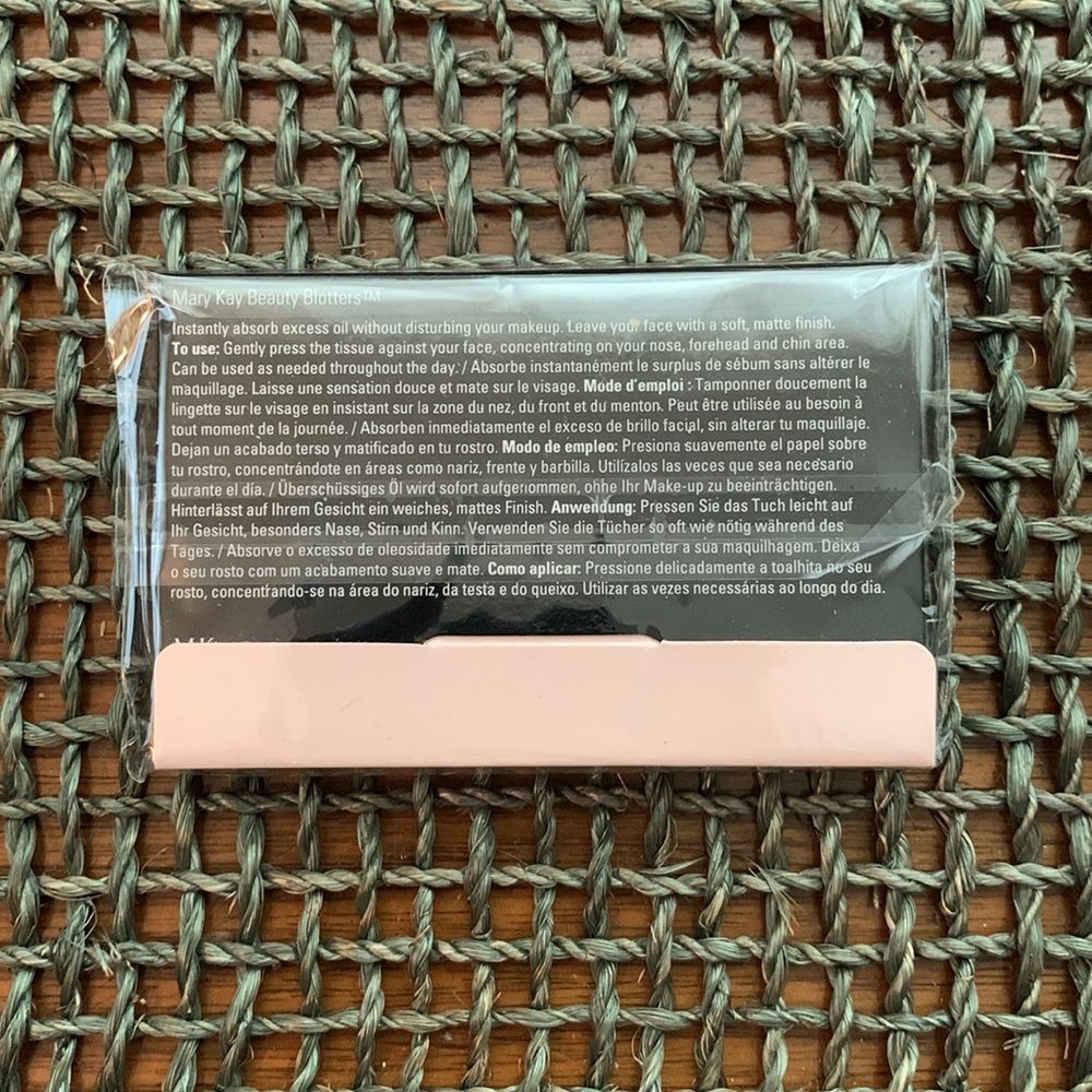 Mary Kay NIP Compact Beauty Blotters Oil Absorbing Tissues - Picture 5 of 7